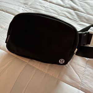 Lululemon Everywhere Belt Bag 1L